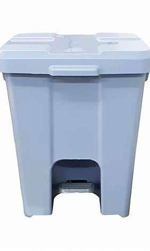 Lixeira com pedal 15l Lixeira com pedal 15l